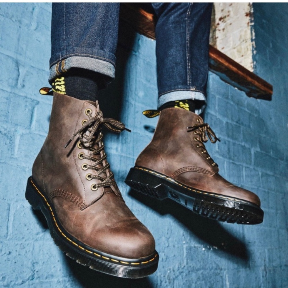 DR. MARTENs Combs leather